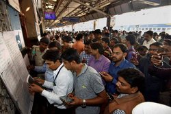 इंदौर-पटना एक्सप्रेस हादसा: मां की छड़ी ने बचाई पूरे परिवार की जान