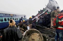 Indore Patna Express, Patna Indore Express, Train Derailed, Indore Patna Express Derailed, Train Accident, Railways, Kanpur Train Accident, Train Photos, Narendra Modi, Suresh Prabhu, Manoj Sinha, India, Jansatta