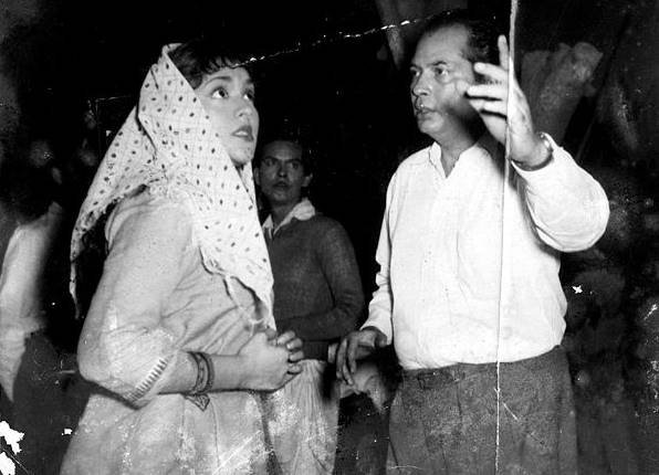 फिल्मों में शराबी की एक्टिंग करने वाले जॉनी असल जिंदगी में शराब से कोसों दूर रहते थे।