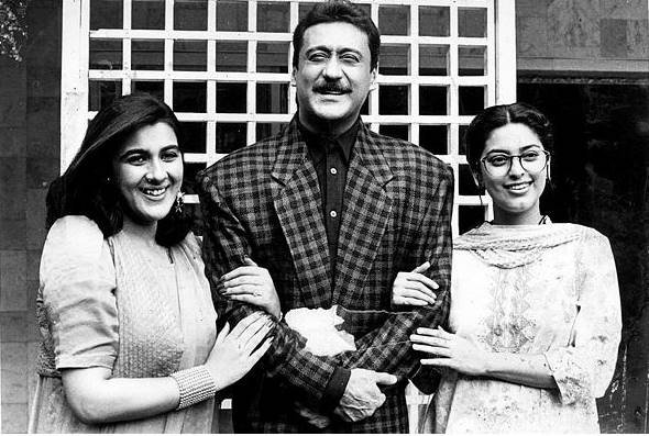 एक इंटरव्यू में जूही ने बताया था कि वह फिल्मों में काम करने की जगह राइटर बनना चाहती थीं।