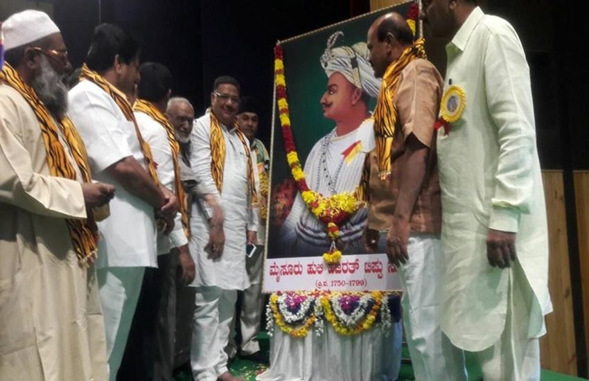 Karnataka, education minister, Tanveer Sait, watches, porn video, Tipu Jayanti celebrations, Raichur, Mobile, Minister watches porn on mobile