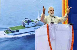 गर्लफ्रेंड की तरह इमोशनल ब्लैकमेल करते हैं PM, मोदी के भाषण पर सोशल मीडिया पर लोगों ने चुटकी