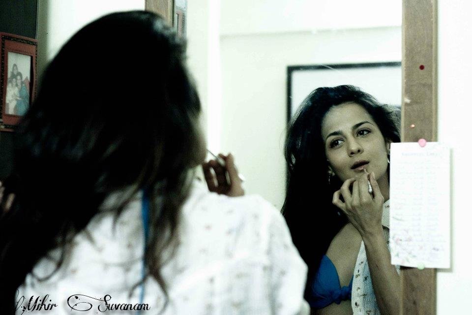 डीडीएलजे और किंग अंकल फिल्म में एक्टिंग कर चुकीं पूजा वे कई मॉडलिंग असाइन्मेंट भी किए हैं।