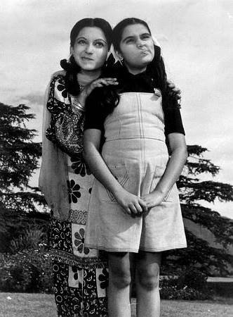 फिल्म स्टार आरती चोपड़ा के साथ चाइल्ड ऐक्टर पद्मिनी।