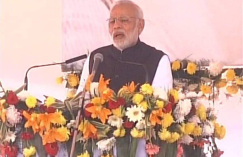 रैली को संबोधित करते पीएम मोदी। (Photo Source: ANI)