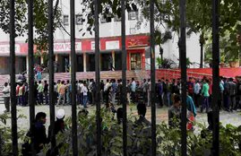 india post, indian post office, demonetisation, cashless economy, cash transfer, customers, jansatta, anil bansal articles