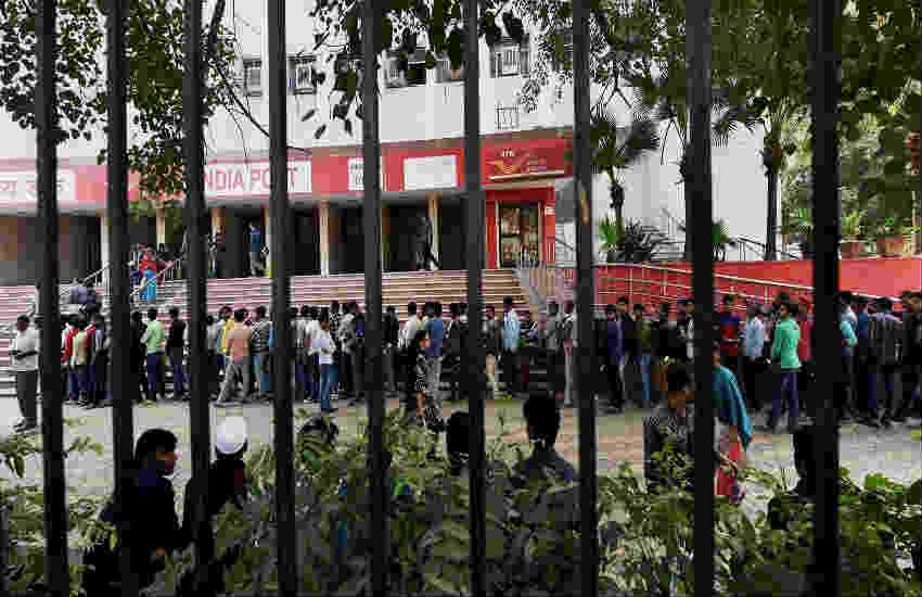 india post, indian post office, demonetisation, cashless economy, cash transfer, customers, jansatta, anil bansal articles