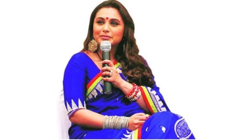 पार्च्ड एक्ट्रेस की ये लेटेस्ट तस्वीरें इंस्टाग्राम पर शेयर की गई हैं। इस लुक में राधिका बेहद ग्लैमरस लग रही हैं।