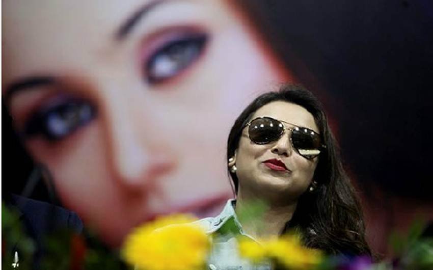 राधिका आप्टे सुपरस्टार रजनीकांत के साथ भी स्क्रीन शेयर कर चुकी हैंं। कबाली फिल्म में राधिका रजनीकांत की पत्नी के रोल में थीं।