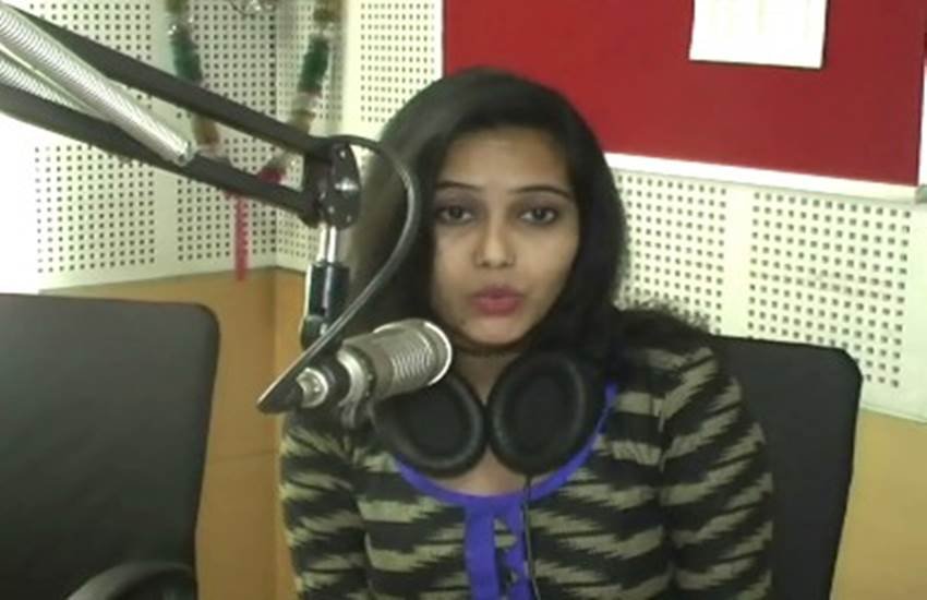 RJ nidhi, red FM, 935 red FM, eve teasing, allahabad DM, allahabad FM, FM RJ, uttar pradesh