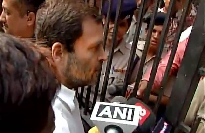 राम मनोहर लोहिया अस्पताल पहुंचे राहुल गांधी। (Photo Source- ANI)