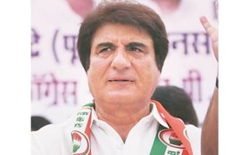 Raj babbar, Congress leader Raj babbar, UP congress president Raj babbar, dadri murder case, akhlaq murder, Dadri lynching, Raj babbar in Aligarh, raj babbar speech, raj babbar latest speech, Aligarh news, Uttar pradesh news, UP नगर निकाय चुनाव 2017, up nagar nikay chunav, up nagar nikay election 2017, Hindi news, News in Hindi, Jansatta