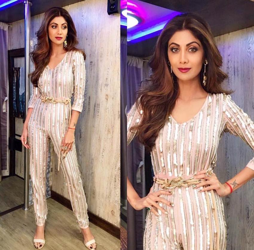 रणबीर कपूर भी किंग खान को विश करने पहुंचे।