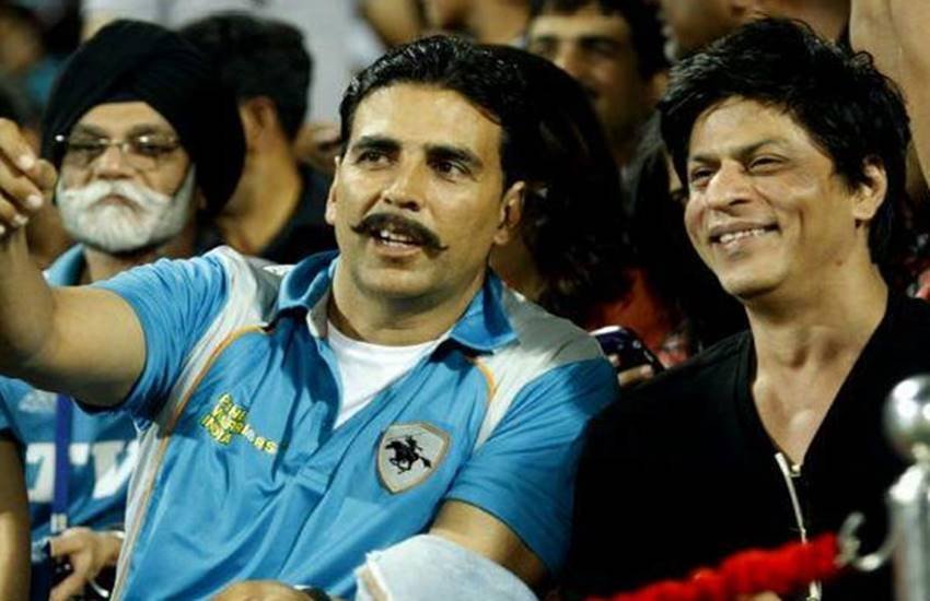 शाहरुख खान को अक्षय कुमार समझ ऑटोग्राफ के लिए दौड़ी फैन, किंग खान का जवाब सुन So cute कहेंगे आप