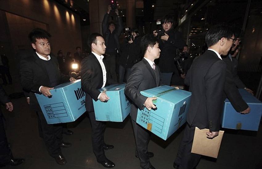 Samsung, Samsung Electronics, Samsung Raid, Samsung Offices, Samsung South Korea, Choi Soon-sil, Park Geun-hye, Vitana V, World, Jansatta