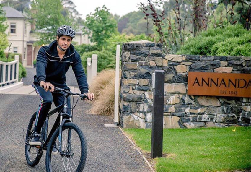 Sidharth Malhotra, Sidharth Malhotra holiday, Sidharth Malhotra holiday pics, Sidharth Malhotra photos, sidharth malhotra new zealand, Sidharth Malhotra pics, Sidharth Malhotra news, Sidharth Malhotra movie, sidharth malhotra new zealand trip, sidharth malhotra new zealand pics, sidharth malhotra new zealand tour, Bollywood News in Hindi, Entertainment news