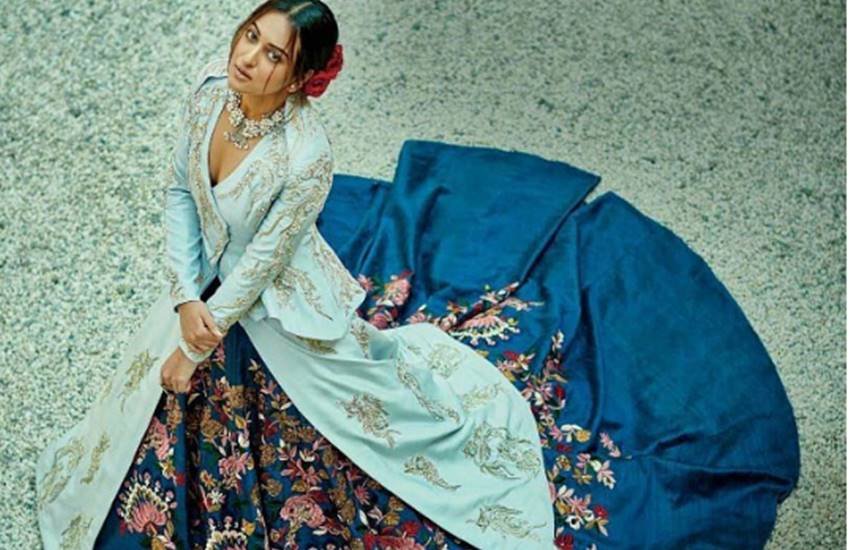 दुल्हन के लुक में सोनाक्षी सिन्हा। ( Photo Source: Instagram) दुल्हन के लुक में सोनाक्षी सिन्हा। ( Photo Source: Instagram)