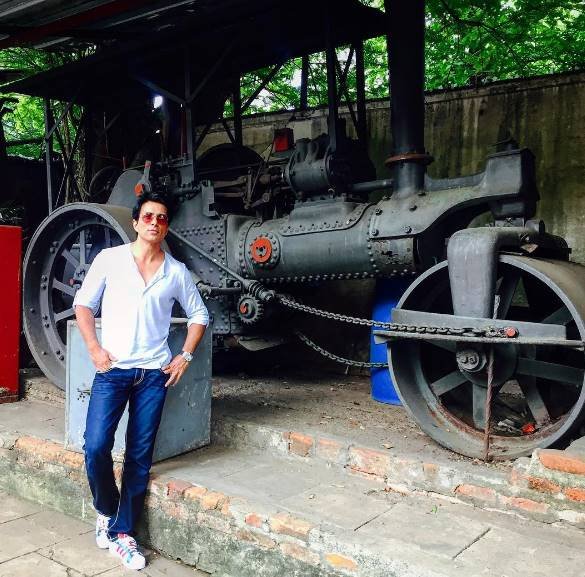सोनू सूद ने नागेश्वर राव और चिरंजीवी के साथ एक फिल्म में काम किया था। इस फिल्म में सोनी नेगेटिव रोल में थे।