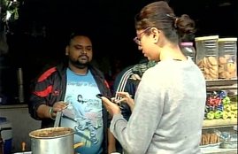 Currency Demonetisation, Demonetisation, online payment, online payment for tea, delhi, currency dispensar, arvind kejriwal, pm narendra modi