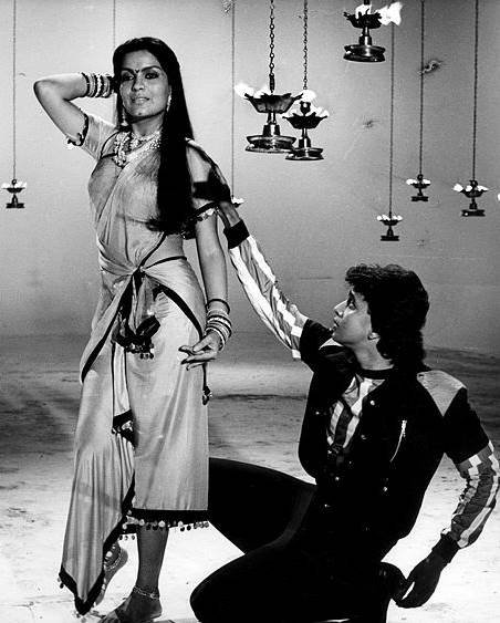 साल 1976 से लेकर 1980 तक जीनत सबसे ज्यादा पैसे कमाने वाली एक्ट्रेस थीं। उनकी फीस इंडस्ट्री में सबसे ज्यादा थी।