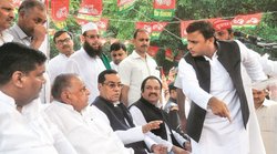 संपादकीयः पार्टी और परिवार