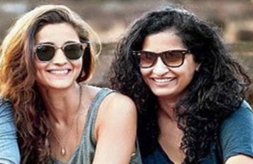 डियर जिदंगी की निर्देशक गौरी शिंदे ने बैंगलुरू छेड़छाड़ मामले पर कड़ी प्रतिक्रिया दी है।