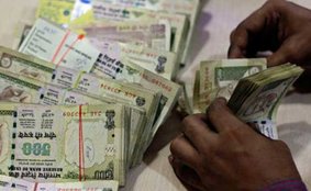 450 cr in a branch, axis bank chandani chowk,