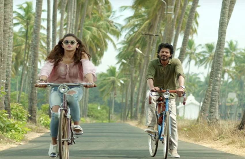 Review: जिंदगी जीना का तरीका बयां करती हैं आलिया-शाहरुख की Dear Zindagi
