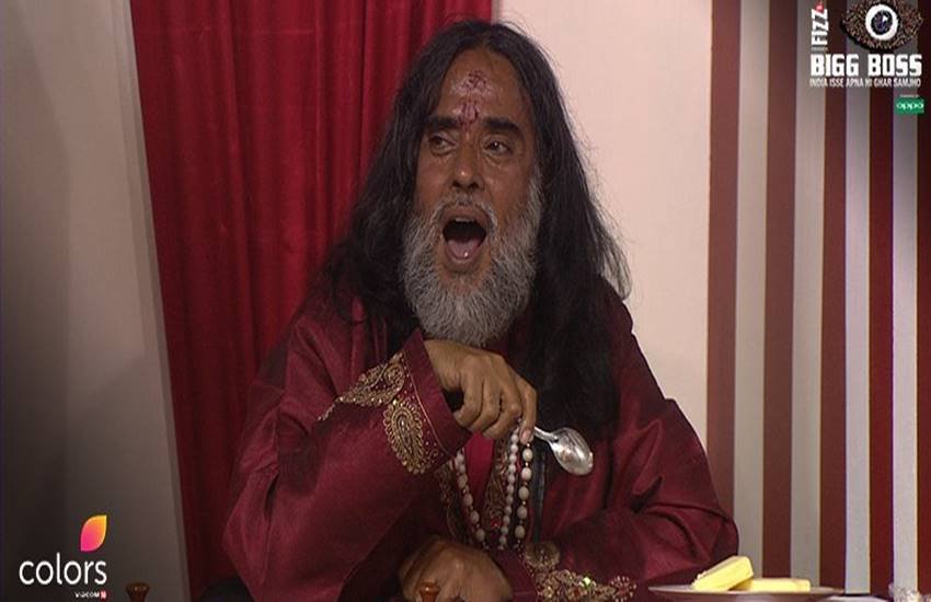 Bigg Boss10: स्वामी ओमजी ने तोड़ी मर्यादाएं, घरवालों ने रची बाबा को बायकॉट करने की साजिश, बिग बॉस से भी खाई डांट