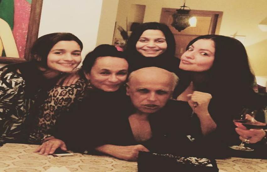 Alia bhatt, Puja bhatt, Mahesh bhatt, Alia living with her family, bollywood