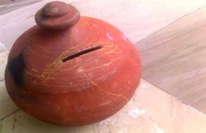 बच्चे की गुल्लक तोड़ पहुंची अस्पताल