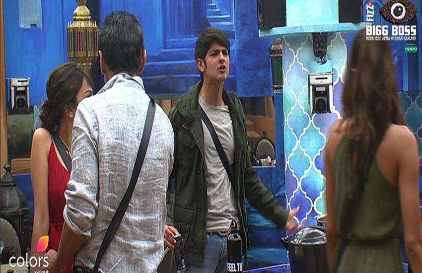 Bigg Boss10: मनु औ मनुवीर ने खाई जेल की हवा तो फूट-फूट कर रोने लगे ओमजी बाबा Bigg Boss10: मनु औ मनुवीर ने खाई जेल की हवा तो फूट-फूट कर रोने लगे ओमजी बाबा