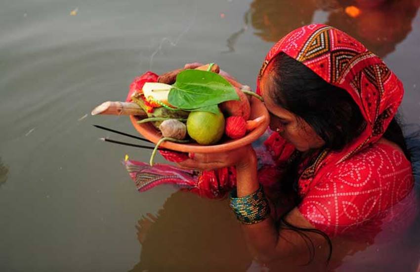 छठ पूजा 2016: देशभर में इस तारीख से शुरू होगा छठ पर्व, पढ़ें क्या है इसका इतिहास और महत्व छठ पूजा 2016: देशभर में इस तारीख से शुरू होगा छठ पर्व, पढ़ें क्या है इसका इतिहास और महत्व
