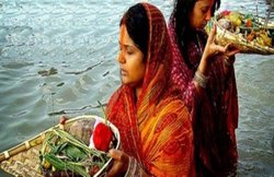 छठ पूजा 2016: इस पर्व के गीतों में है परंपरा की महक, पूजा के घाट पर चलते हैं ये भाजपुरी गाने