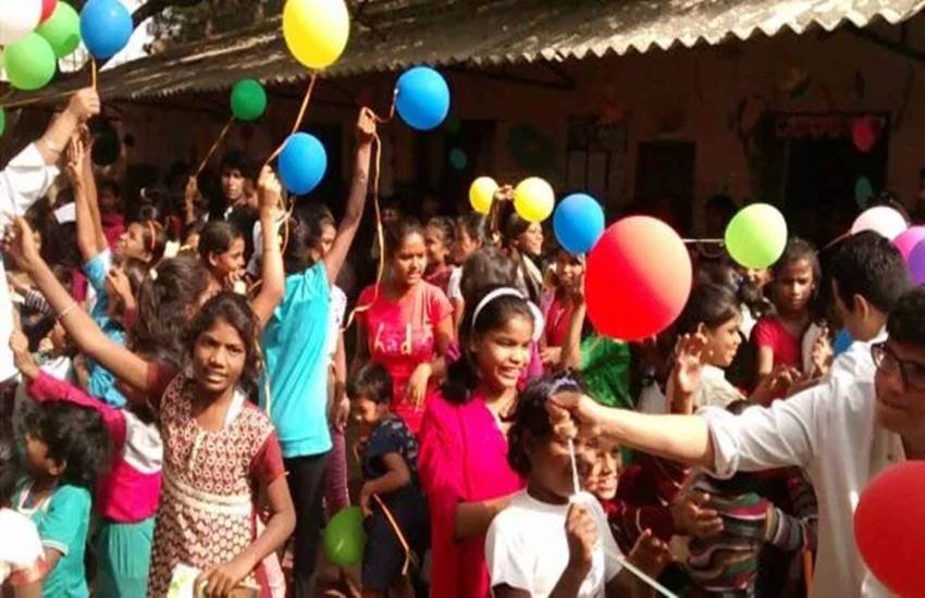 हैप्पी चिल्ड्रन्स डे: बच्चों के इस खास दिन पर इस तरह करे उन्हें विश, सिखाएं अच्छी-अच्छी बातें हैप्पी चिल्ड्रन्स डे: बच्चों के इस खास दिन पर इस तरह करे उन्हें विश, सिखाएं अच्छी-अच्छी बातें