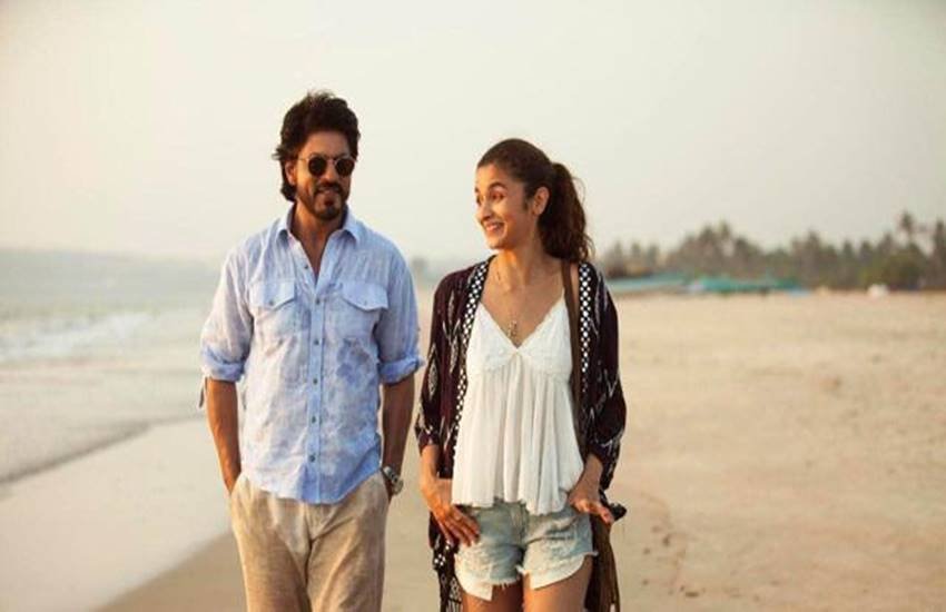 Dear Zindagi, Dear Zindagi review, Dear Zindagi movie review, Dear Zindagi review in hindi, Dear Zindagi movie review in hindi, shahrukh khan, alia bhatt, srk Dear Zindagi, Dear Zindagi film rating, Dear Zindagi film review, Dear Zindagi movie, movie reviews in hindi, bollywood news