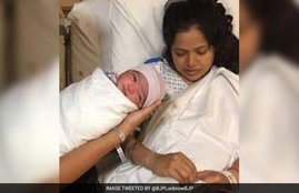 Sushma Swaraj,Stranded in US,Stranded in America,Hariom Pandey,Deepika Pandey,Woman And Children Stranded After Husband Dies,Ministry of External Affairs