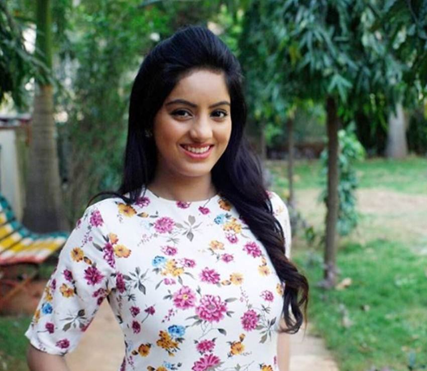 deepika singh, Deepika Singh not paid dues, Deepika singh issues with Diya Aur Baati Hum,diya aur baati hum actress deepika singh,Shashi Sumeet Productions, Deepika Singh photos, Deepika Singh latest news, Deepika Singh show, Deepika Singh pics, Deepika Singh gallery, Deepika Singh instagram