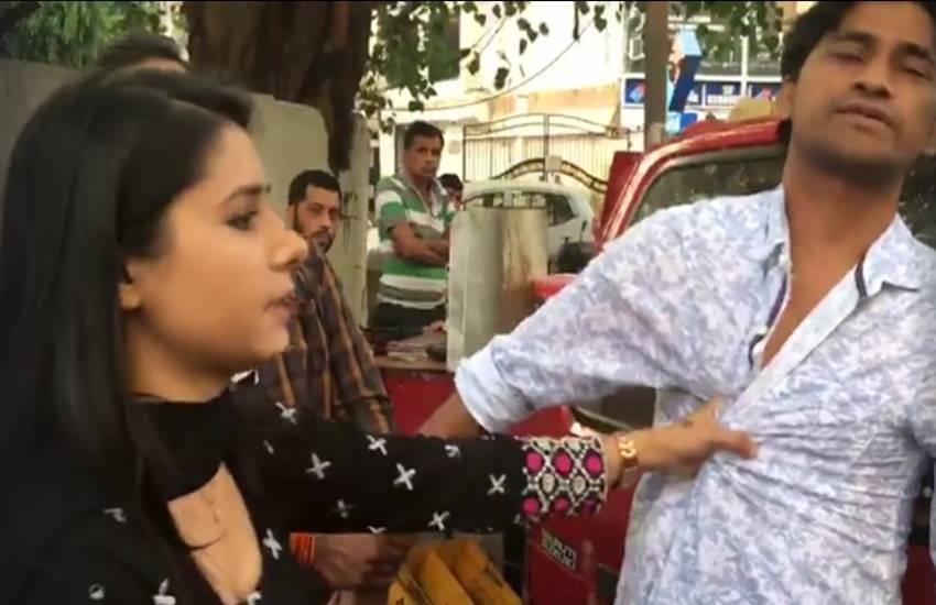 कंप्रोमाइज करने को बोला तो एक्ट्रेस ने डायरेक्टर को जड़े चांटे, सरेआम बेइज्जत कर सोशल मीडिया पर शेयर की वीडियो