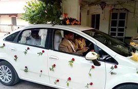Collector Drives Chauffeur, chauffeur, digambar thak, g sreekanth, collector drives driver to office, Akola Collector, beautiful farewell gift, Maharastra Akola, Maharastra news, janstta