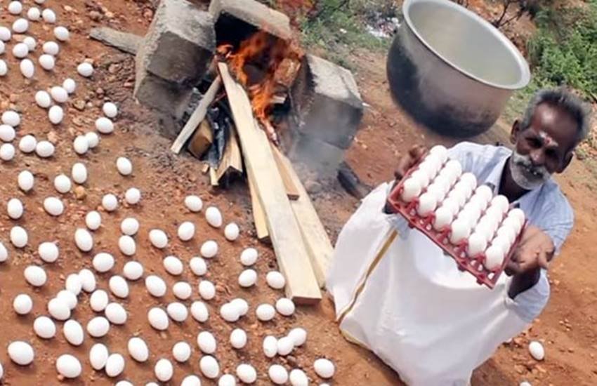 300 अंडों की एग करी बनाने वाले शख्स का वीडियो वायरल। (Photo Source: Videograb)