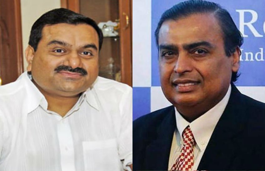 गौतम अडानी (बाएं) और मुकेश अंबानी (फाइल फोटो) गौतम अडानी (बाएं) और मुकेश अंबानी (फाइल फोटो)