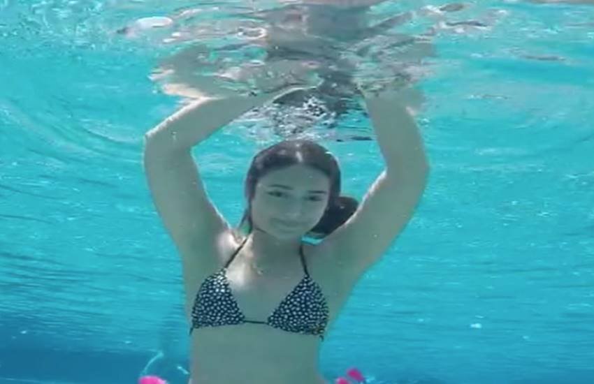 इलियाना डिक्रूज ने शेयर की स्विमिंग पूल वाली वीडियो, देखें रुस्तम की एक्ट्रेस की अंडर वॉटर अदा इलियाना डिक्रूज ने शेयर की स्विमिंग पूल वाली वीडियो, देखें रुस्तम की एक्ट्रेस की अंडर वॉटर अदा