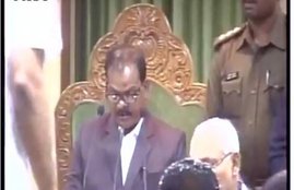 Jharkhand assembly, Dinesh Oraon, Shoe Hurling, Bharatiya Janata Party, Amendment Bill, Assembly Chaos, Pandemonium, Chhotanagur Tenancy, Santhal Paragana Tenancy, Jharkhand Mukti Morcha, Polush Surin, Raghubar Das, India, Video, Jansatta