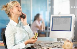 अगर डेस्क पर ही करते हैं लंच तो पहले पढ़ लें इससे होने वाले नुकसान!