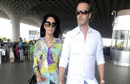 Mallika Sherawat, Mallika Sherawat beaten up, Mallika Sherawat beaten up in paris, Mallika Sherawat gets beaten up by intruders, paris