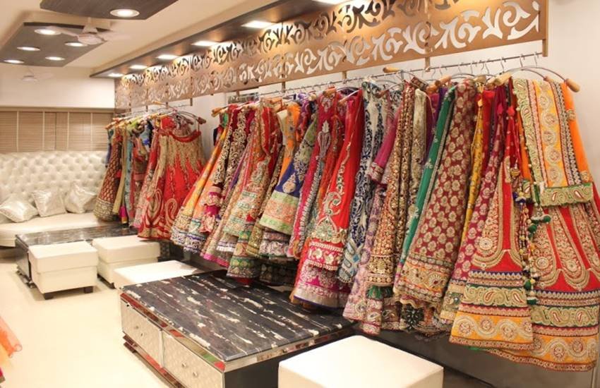 शादी के बाजार में कर्फ्यू की तरह का सन्नाटा