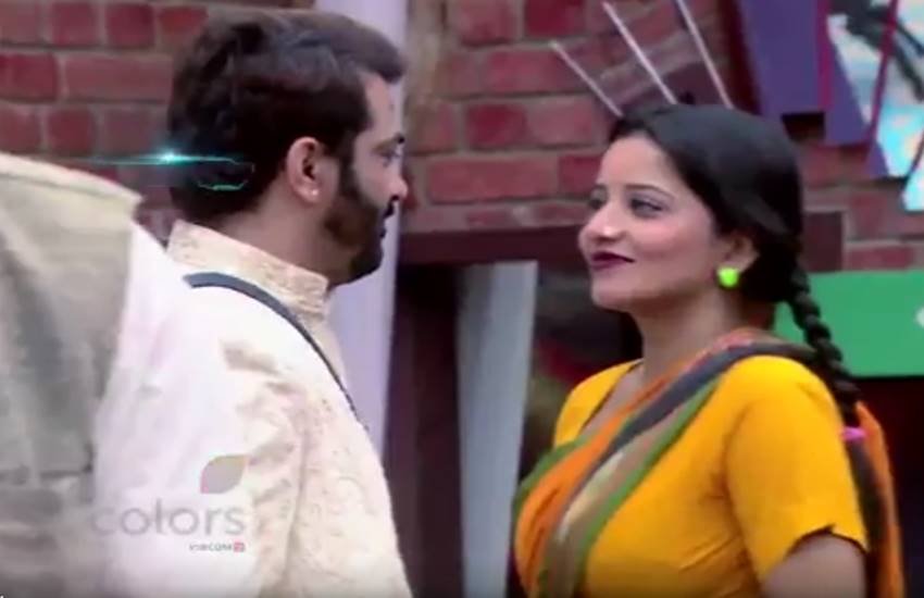 बिग बॉस 10: मोनालीसा ने सबके सामने की उल्टी, कहा: मनु के बच्चे की मां बनने वाली हूं बिग बॉस 10: मोनालीसा ने सबके सामने की उल्टी, कहा: मनु के बच्चे की मां बनने वाली हूं