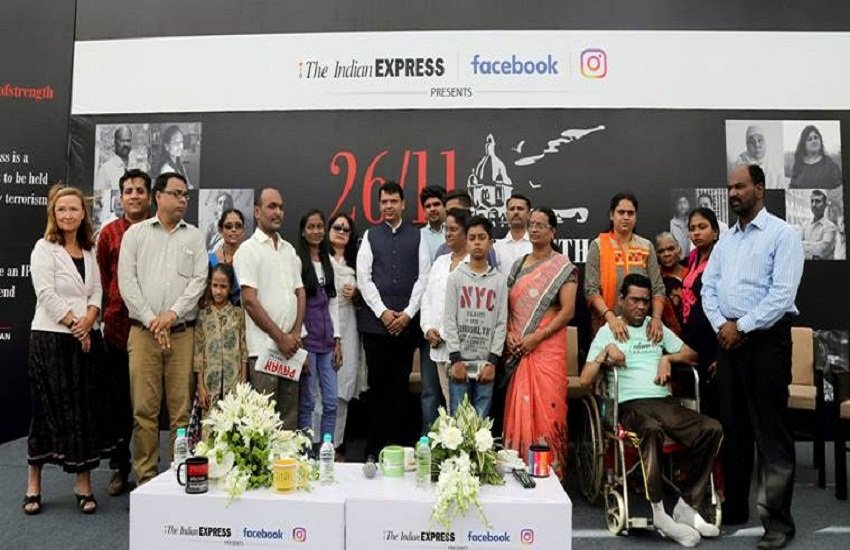 प्रदर्शनी के उद्घाटन के मौके पर महाराष्ट्रे के सीएम देवेंद्र फड़नवसी और मुंबई हमले के पीड़ित (Express photo by Nirmal Harindran)