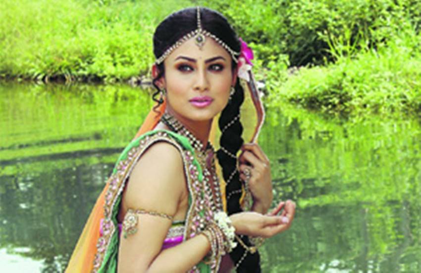 naagin 2, mouni roy, naagin, colors tv, colors tv famous tv shows, mouni roy singing video, mouni roy video, mouni roy photos, naagin tv show actress name, naagin 2 actress name, bollywood news, entertainment news